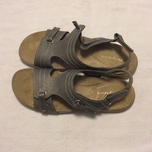 Women’s Easy Spirit “Shoparound” shoes